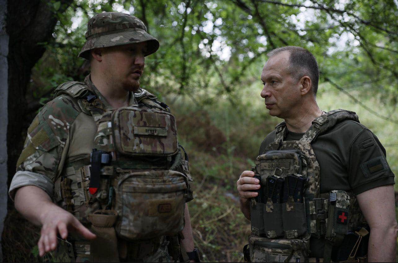 Сирський відвідав зону бойових дій: вогонь у Бахмуті не вщухає